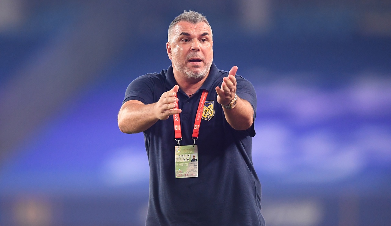 Presiune în Emiratele Arabe Unite pentru ca Olăroiu să devină noul selecționer