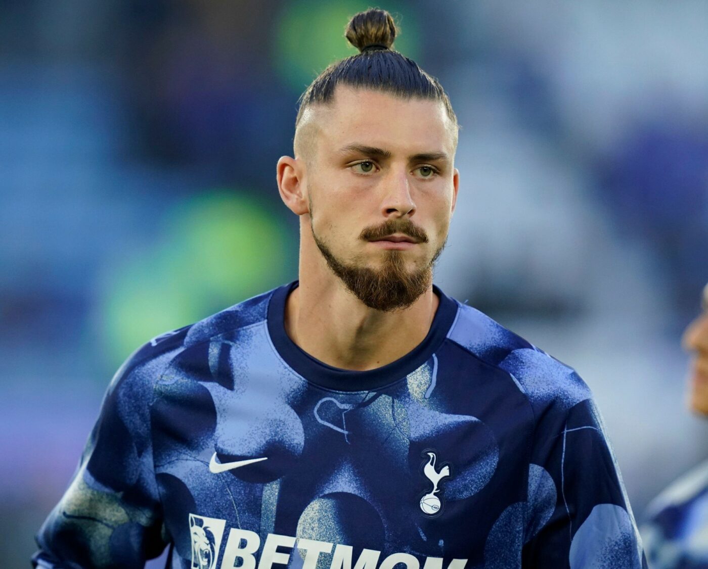 Radu Drăguşin, out de la Tottenham. Britanicii au dezvăluit „dream team”-ul pe care Iraola, viitorul antrenor, îl va avea şi românul e înlocuit cu un fundaş de 70.000.000 de euro