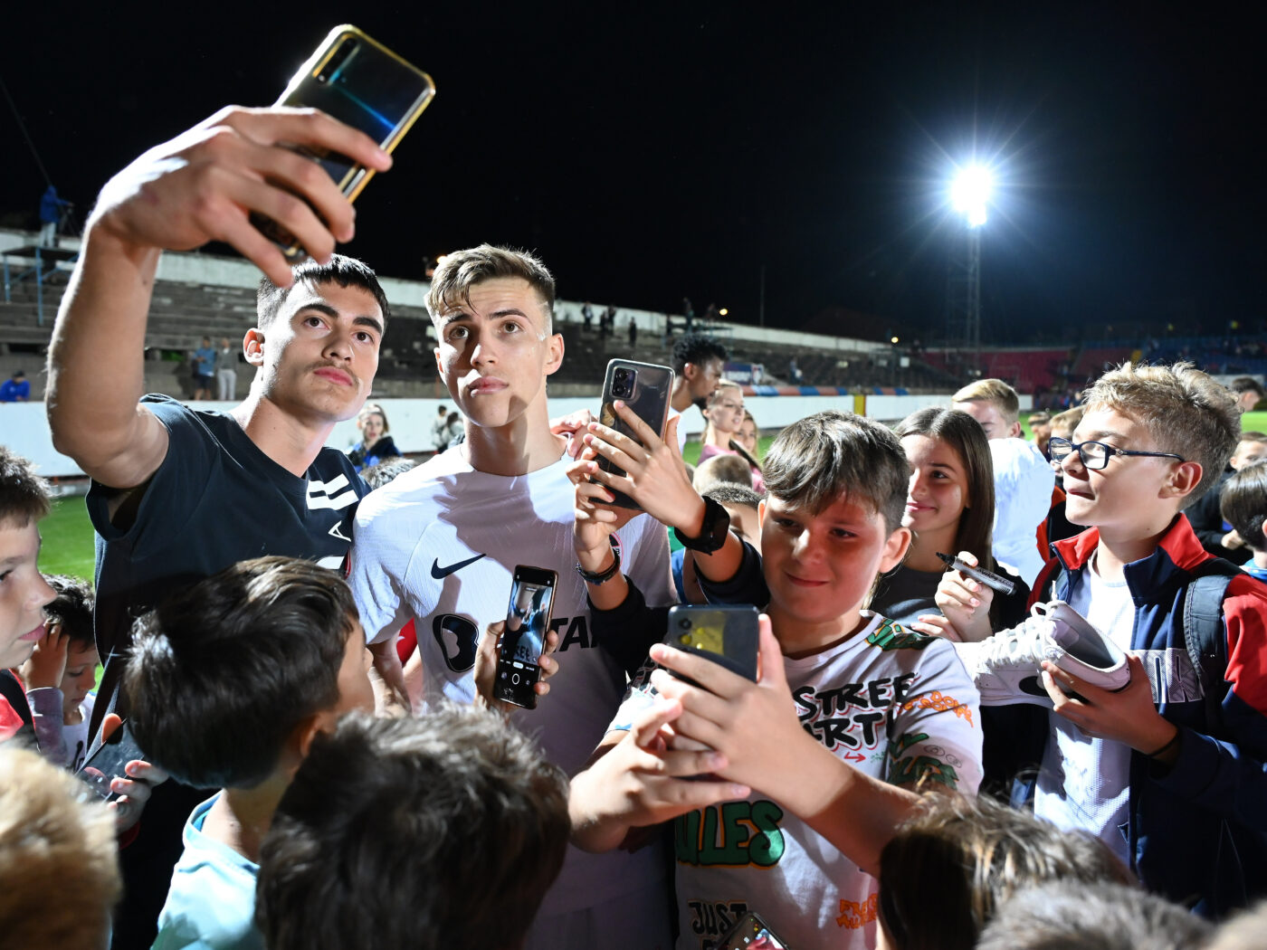 S-a declanșat nebunia după ce FCSB a ajuns în orașul aflat aproape de granița cu Ungaria: „A sunat telefonul non-stop!”. Nu s-a mai ținut cont de nimic: „Am lăsat să intre toată lumea”. EXCLUSIV