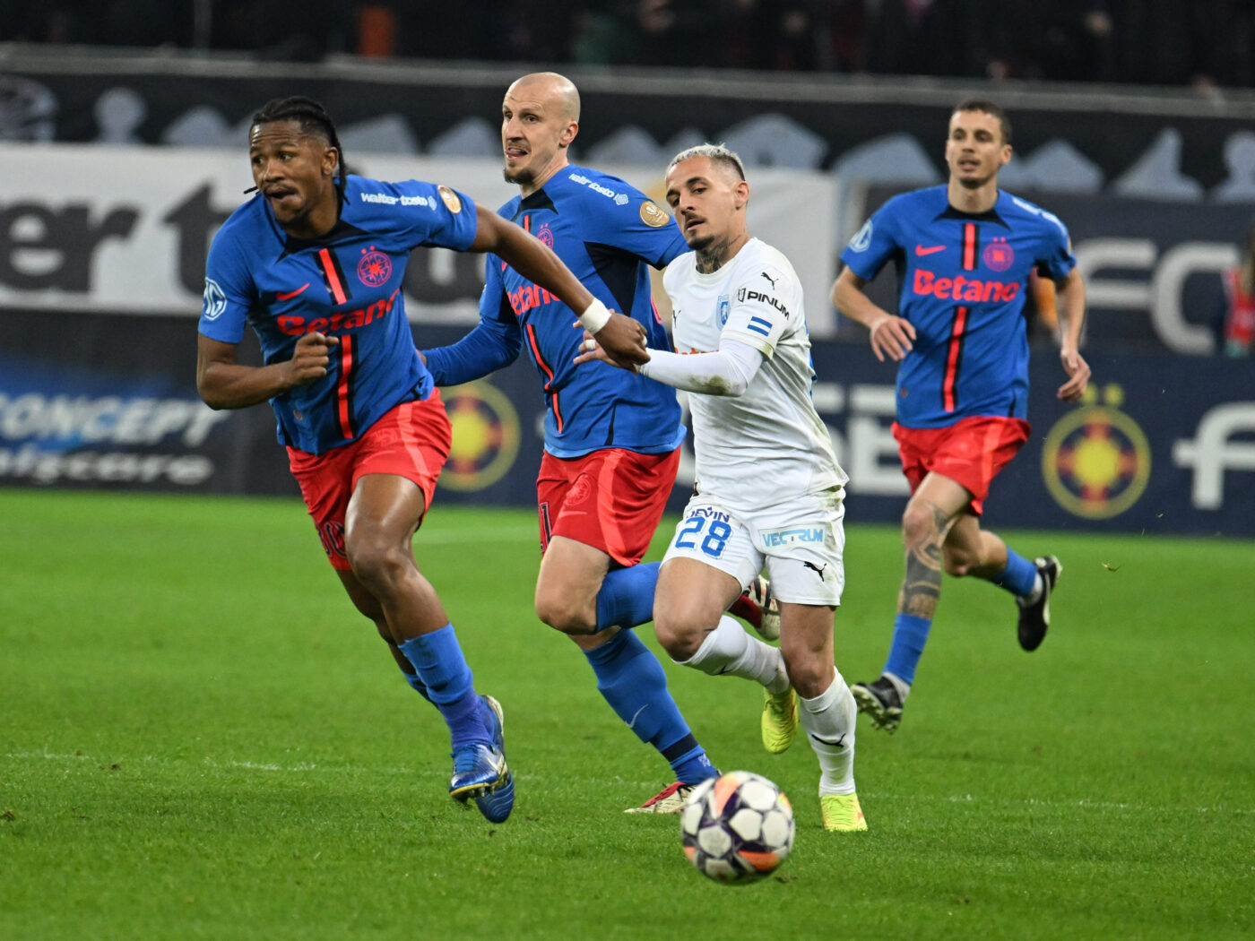 Scandal! Fază controversată în FCSB – Universitatea Craiova: oltenii au cerut eliminarea lui Ngezana