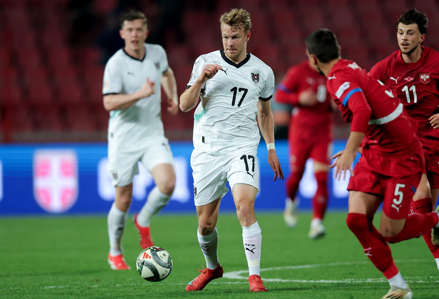 Selecționerul Austriei vrea să folosească un fotbalist cu România, deși a luat cartonaș roșu cu Serbia
