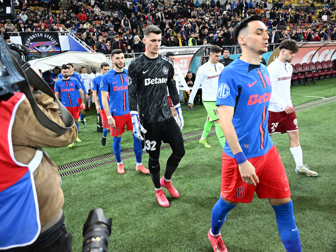 Semnal de alarmă pentru Mircea Lucescu: doi fotbaliști de la FCSB, convocați la naționala României, au greșit la golul rapidistului Ciobotariu