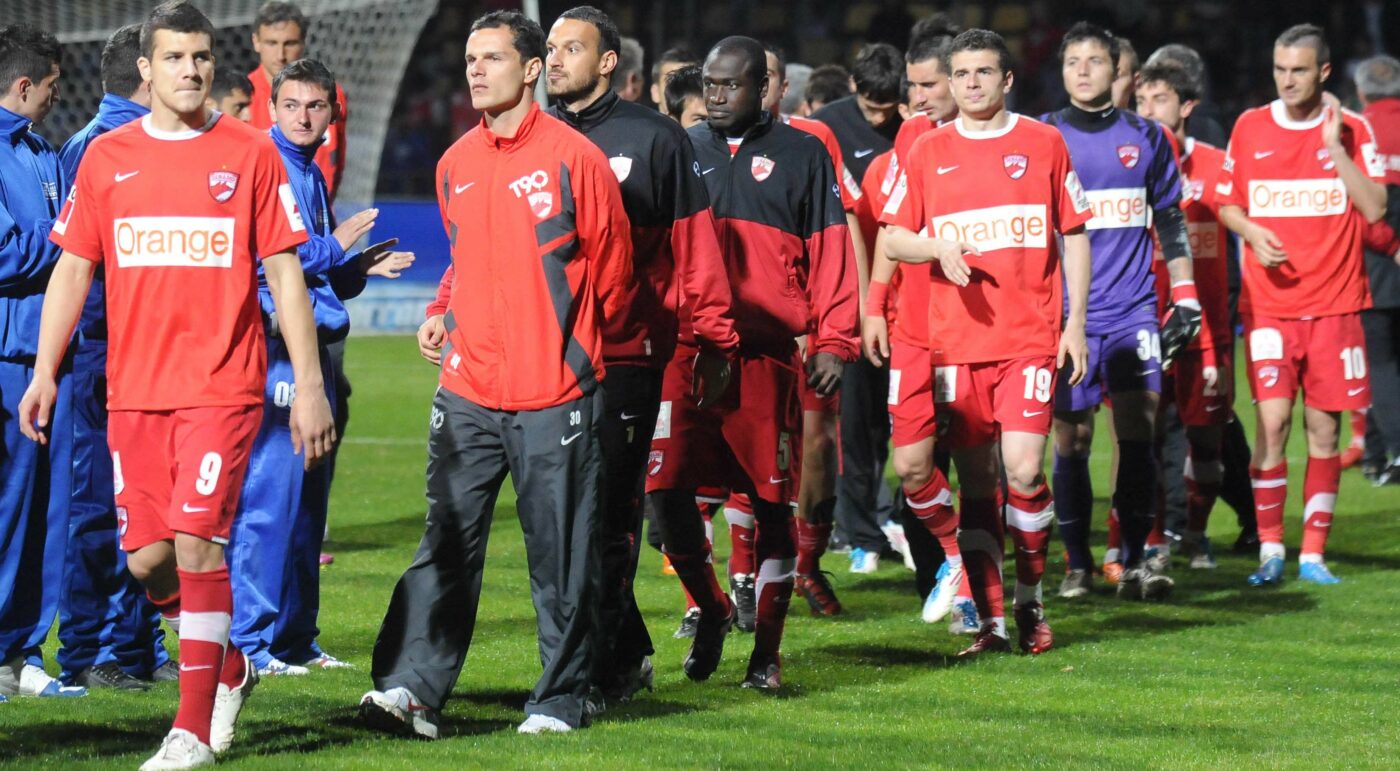 Unul dintre cei mai talentați fotbalişti de la Dinamo, cu şortul Stelei la antrenament: „M-am născut şi am copilărit în Tineretului, locul unde se întâlnea galeria stelistă”