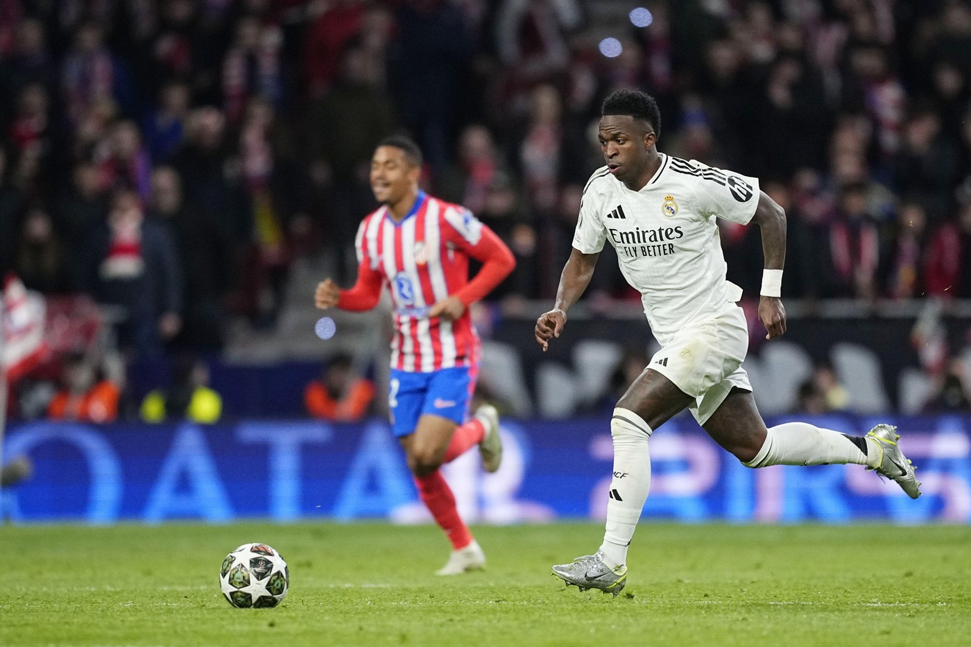 Vinicius, la un pas să fie linșat de fanii lui Atletico. Ce le-a arătat rivalilor lui Real Madrid și ce a scris pe X