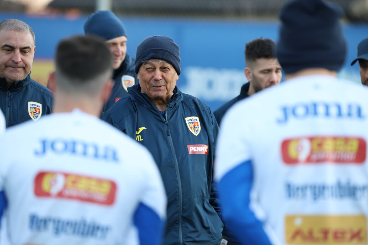 Vizită surpriză pentru jucătorii naționalei României înaintea meciului cu Bosnia: „Moruțan arată foarte bine!”. Pe cine a chemat Mircea Lucescu la Mogoșoaia: „M-am dus cu mare plăcere!”. EXCLUSIV