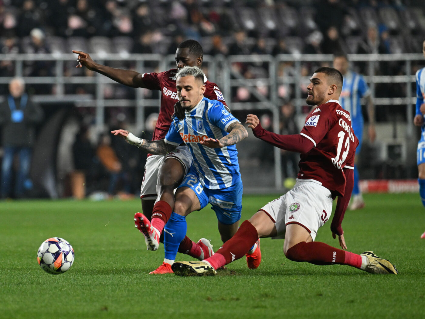 Rapid vs Universitatea Craiova: Mitrița Eliberează Ura Oltenilor cu Gol Decisiv - Celestele Superligii Pentru Fiecare Jucător 3 mitrix