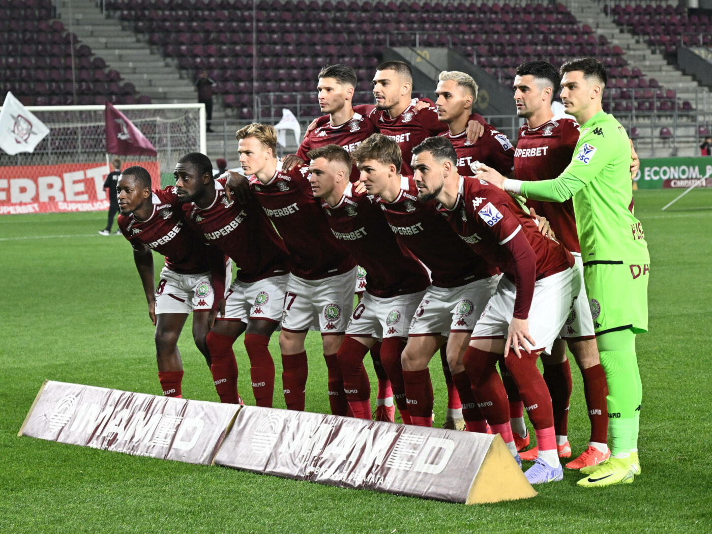 Rapid vs Universitatea Craiova: Mitrița Eliberează Ura Oltenilor cu Gol Decisiv - Celestele Superligii Pentru Fiecare Jucător 1 rap