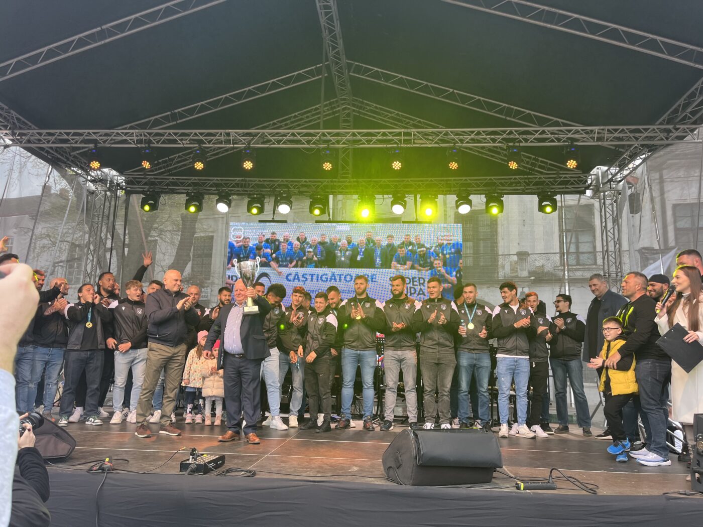 Rugbyștii de la SCM Timișoara au prezentat Supercupa României în fața timișorenilor. A fost prima ediție a trofeului