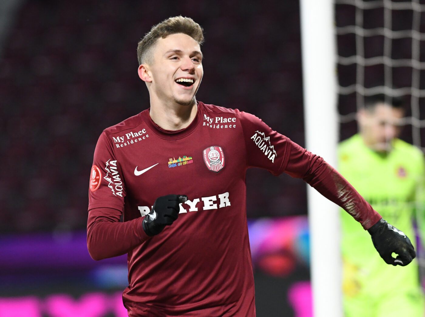 „De asta sunt convins că lupta la titlu va fi dificilă!”. Louis Munteanu, golgheterul Superligii în tricoul CFR Cluj, vorbește despre culisele „celui mai bun sezon până acum”. EXCLUSIV