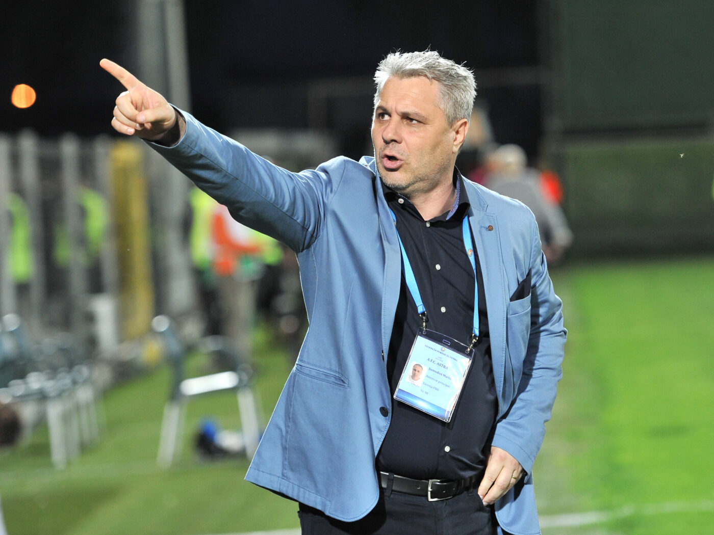 „Noi suntem jucători să stăm și să ne calce ăștia în picioare, la noi acasă?”. Fotbaliștii s-au dus peste Șumudică în vestiar și i-au schimbat tactica în meciul cu FCSB