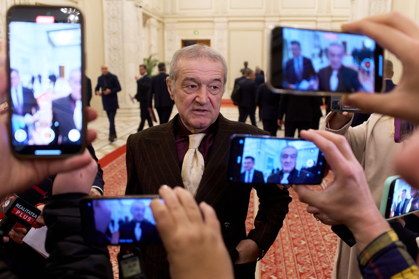 „Și eu aș fi suveranist dacă aș avea 300.000.000 de euro ca Gigi Becali”. Unul dintre cei mai controversați influenceri a intervenit când a auzit de candidatura șefului FCSB la președinția României