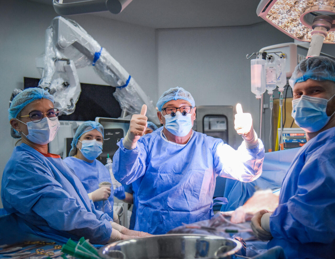 COMUNICAT | Recoltare complet laparoscopică, pentru un nou transplant hepatic realizat cu succes la SANADOR