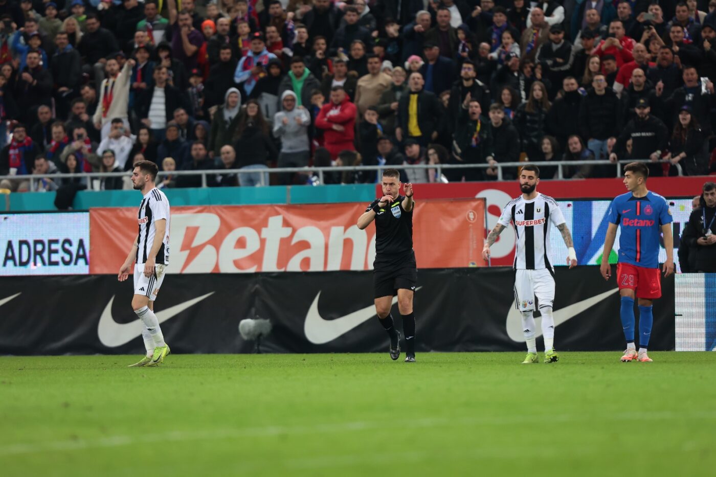 A făcut penalty, dar e furios pe decizia VAR: „Ni s-a zis că nu se dă, dacă nu e sânge”