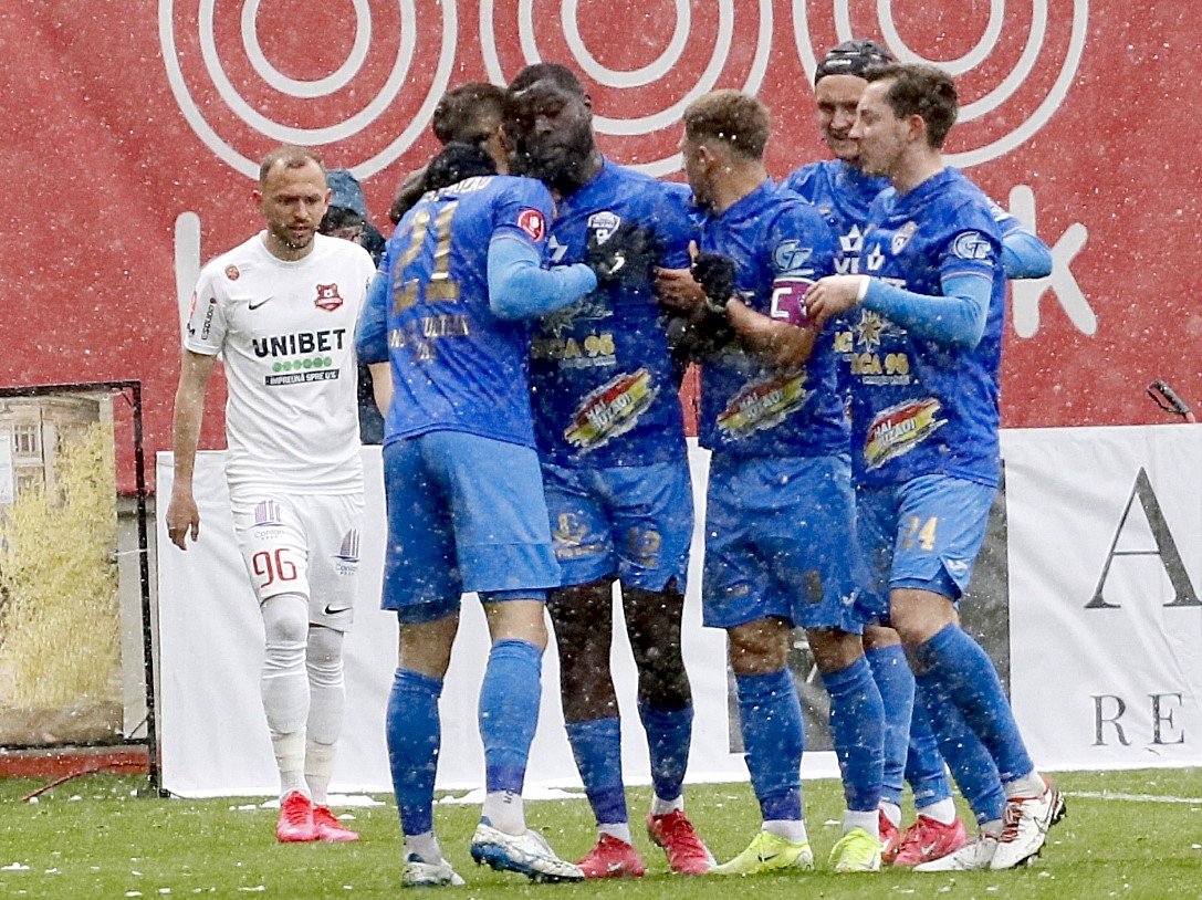 FC Hermannstadt – Gloria Buzău 0-2 Live Video Online în etapa 3 a play-out-ului din Superliga. Oaspeții au produs surpriza! Gafele lui Căbuz, cadourile perfecte pentru Brobbey