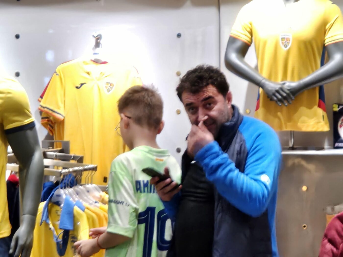 Apariție rară a lui Ionuț Luțu, fără Gigi Becali. Ce a cumpărat „Hagi” de la mall. FOTO EXCLUSIV