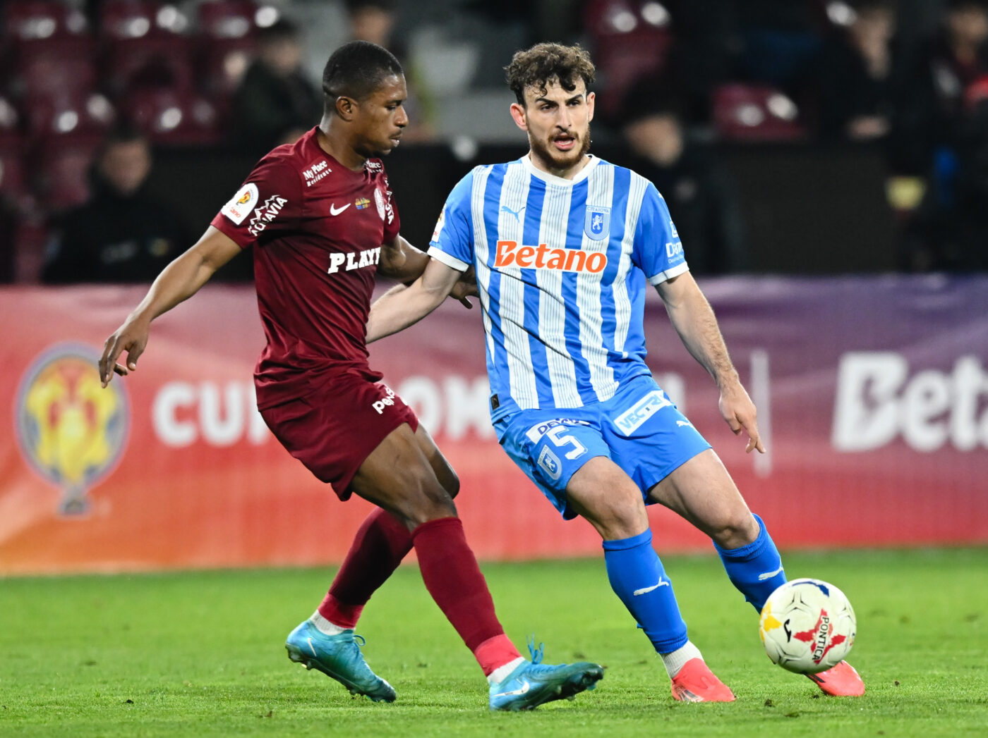 Are două facultăți în SUA și este cel mai în formă fotbalist din Superliga României. SPECIAL