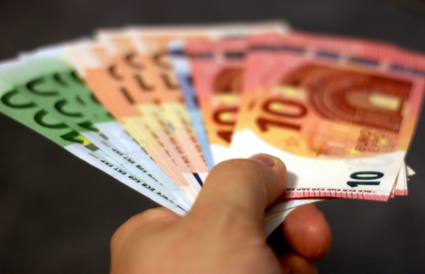 A făcut avere în Rusia și i-a dat 10.000 de euro, cu împrumut, unui fotbalist care a jucat în naționala României. Au trecut 11 ani de când ar fi păgubit: „M-a blocat peste tot”