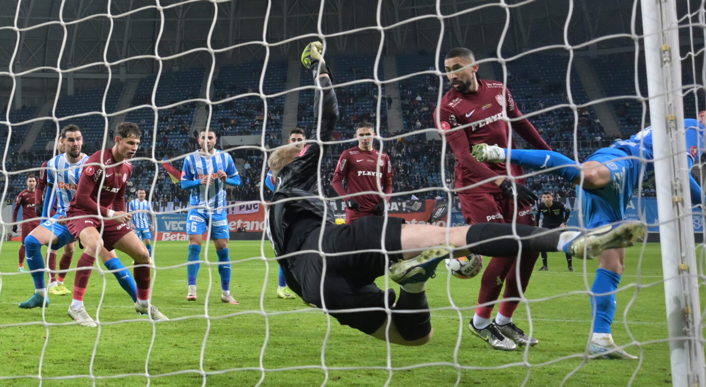 CFR Cluj – Universitatea Craiova Live Video Online de la ora 20:00, în sferturile de finală ale Cupei României. Echipele de start. Surprize imense în ambele formații