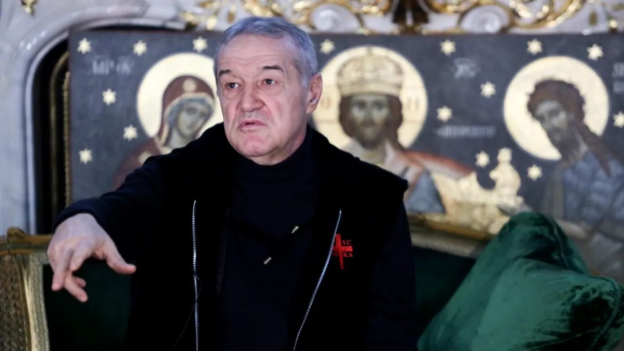 Ce a făcut Gigi Becali în timpul slujbei de Înviere. Miliardarul a atras privirile tuturor