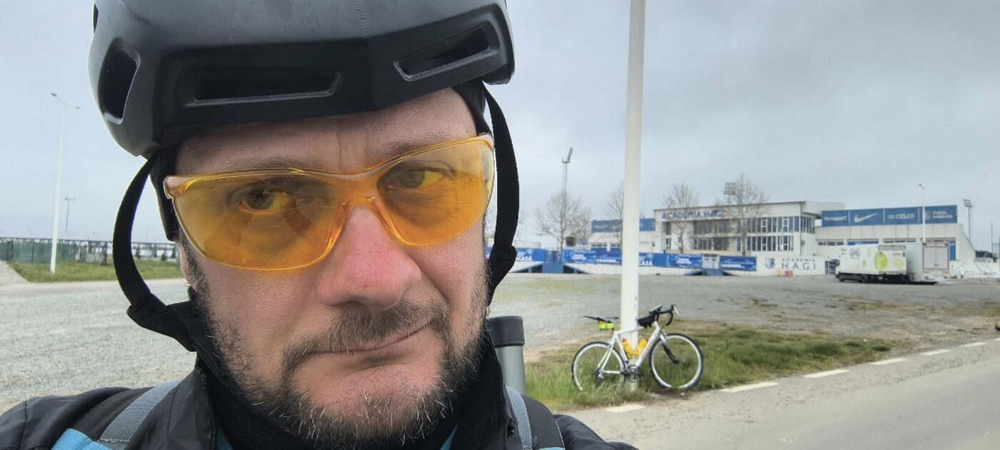 Ce a pățit un instrumentist al Filarmonicii de stat din Sibiu, care a plecat cu bicicleta la Constanța pentru a-şi vedea echipa favorită de fotbal. Pe trenul de întoarcere a fost dat jos dintr-un motiv incredibil