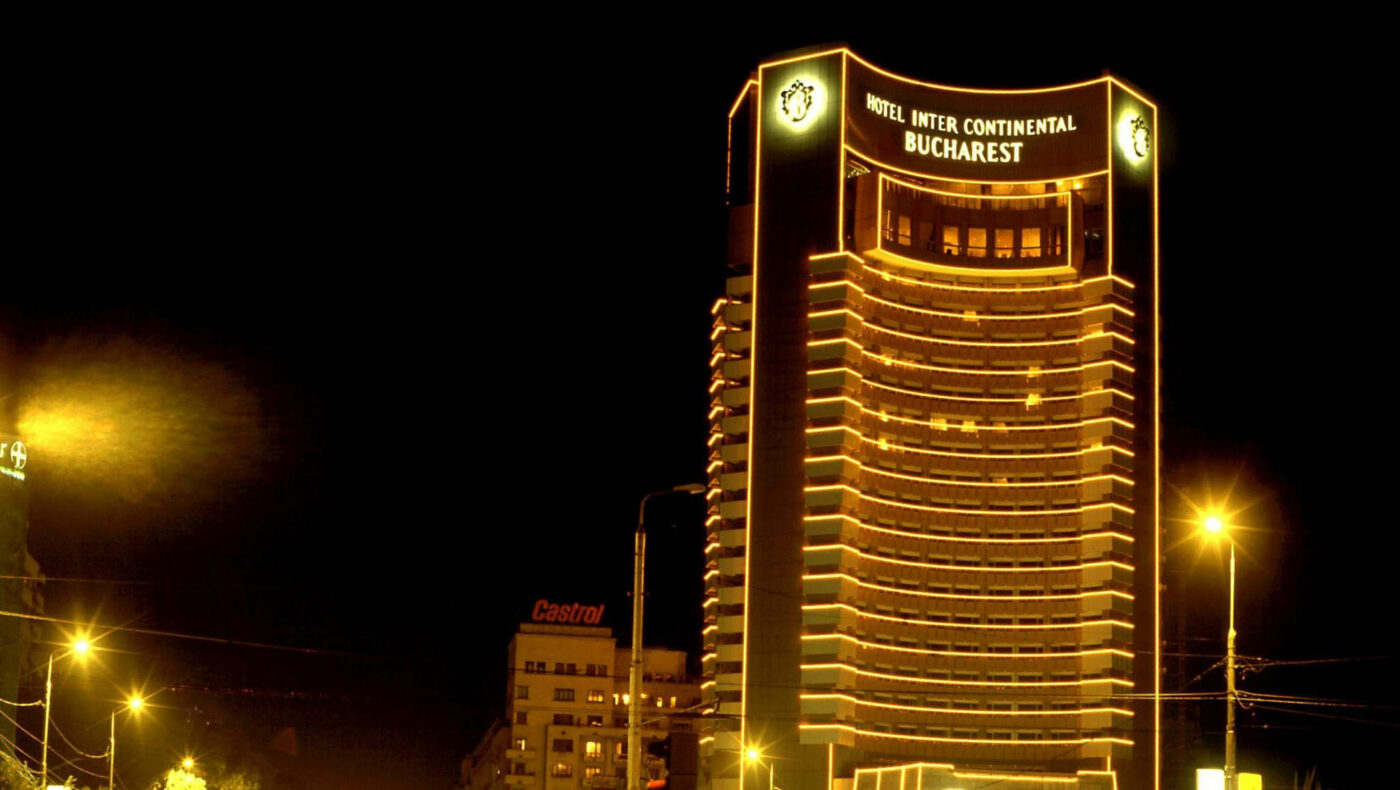 Ce se întâmpla la clubul de noapte de la Intercontinental, înainte de 1989, unde mergeau Gigi Becali, Giovanni Becali, Gică Hagi, dar şi cei mai mari mafioți ai timpului, ca Fane Spoitoru. Scene neverosimile, mărturisite de cel care le-a văzut