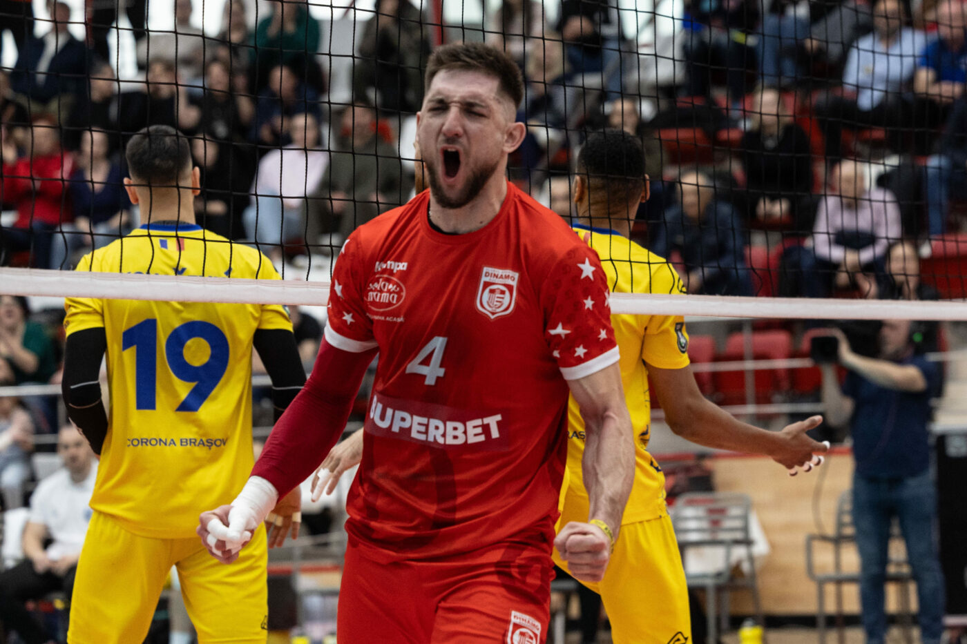 Cel mai bun jucător din România rămâne la Dinamo pentru visul Champions League: „Vrem să continuăm povestea de succes”. EXCLUSIV