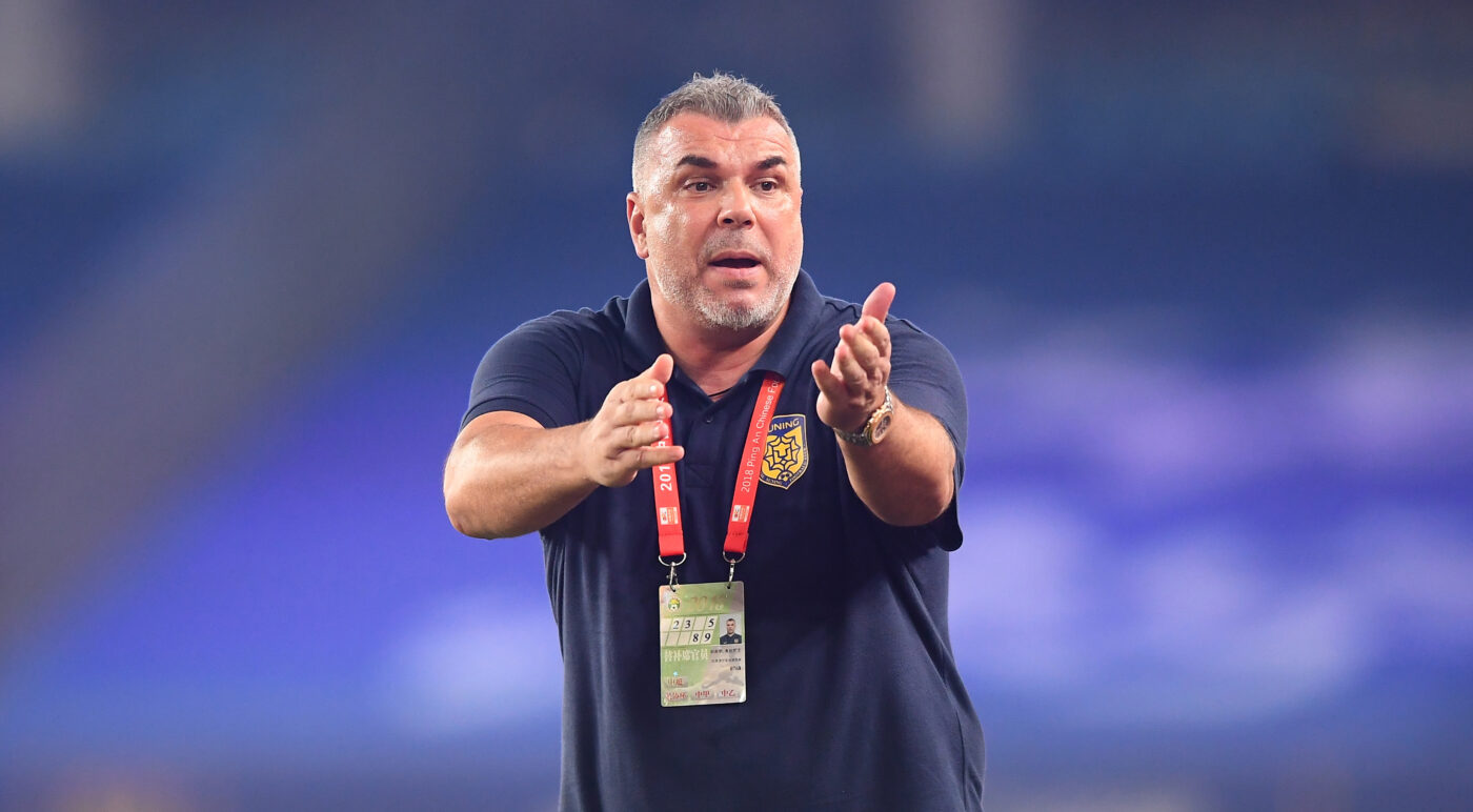 Cosmin Olăroiu a semnat contractul istoric și va lua 6.000.000 de dolari pe an ca selecționer al Emiratelor. Anunțul a fost făcut de arabi