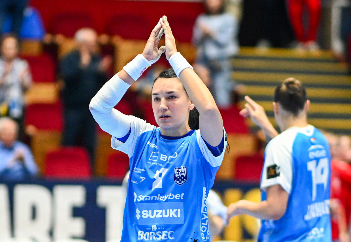 Cristina-Neagu-reactie-emotionanta-dupa-ultima-sa-aparitie-in-Liga-Campionilor-la-Bucuresti-„Pot-sa-numar-pe-degete-cate-meciuri-mi-au-mai-ramas-de-jucat.-A-fost-un-carusel-de-emotii-1400x966.jpg