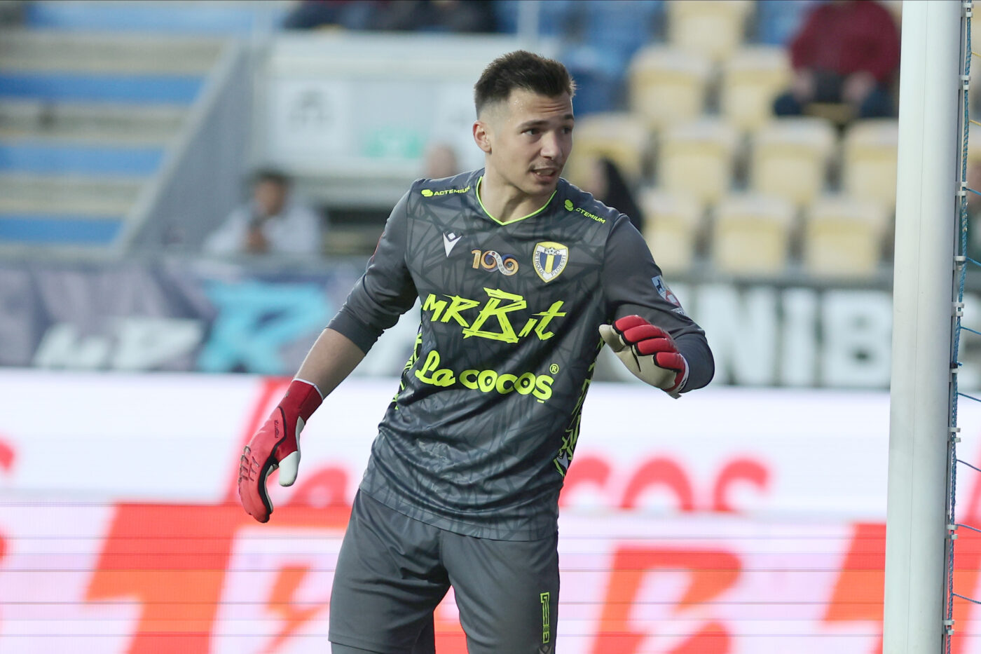 Cum a ratat portarul Petrolului un transfer de Liga Campionilor: „A explodat o bombă la șase kilometri de oraș! La Ploiești m-am autopropus”. Ce i-a spus Zima înainte să plece la FCSB. INTERVIU