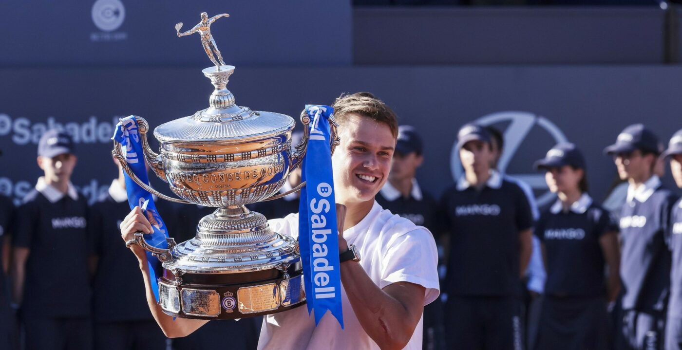 Cum-l-a-invins-Holger-Rune-pe-Carlos-Alcaraz-in-finala-de-la-Barcelona-cu-ajutorul-lui-Novak-Djokovic-e1745225316153-1400x719.jpg