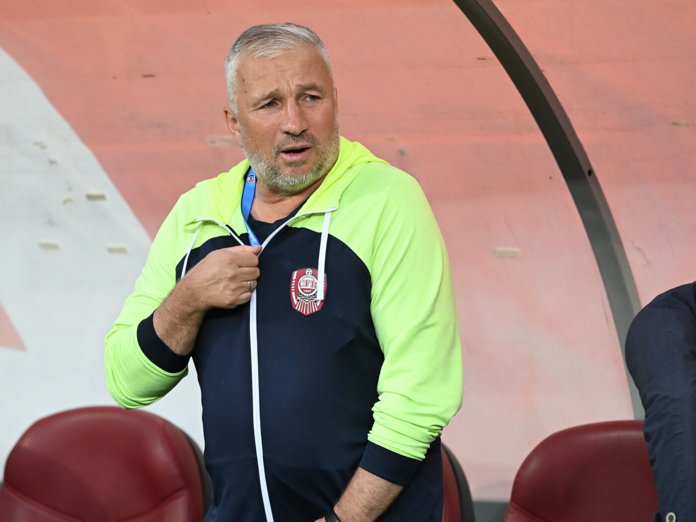 Dan-Petrescu-are-probleme-de-sanatate-„La-meciul-cu-FCSB-am-fost-cel-mai-rau.-Abia-am-ajuns-la-stadion.-Cu-ce-se-confrunta-antrenorul-lui-CFR-Cluj-1400x1050.jpg