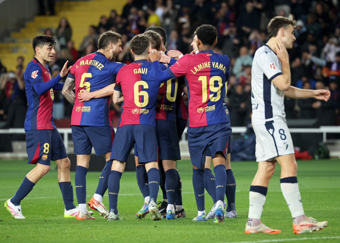 Decizia e luată. Fundașul dreapta semnează cu FC Barcelona