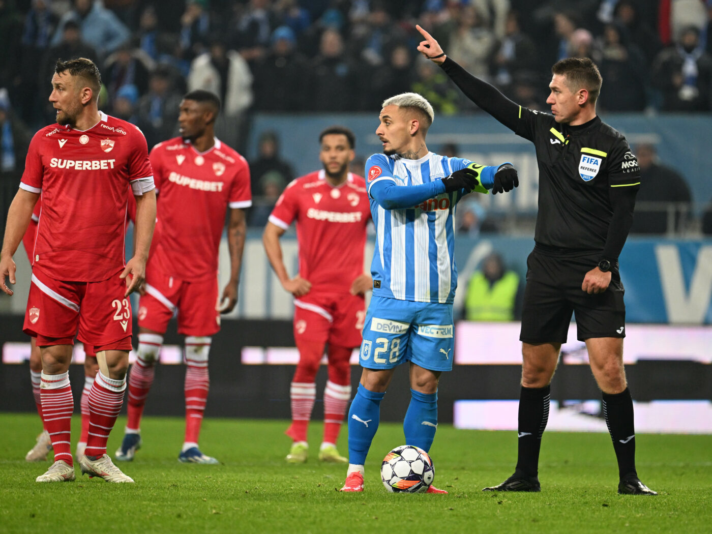 Dinamo București – Universitatea Craiova Live Video Online, de la ora 21:00, în etapa 5 din play-off-ul Superligii. Echipele de start. Kopic are doar 5 jucători de câmp pe banca de rezeve