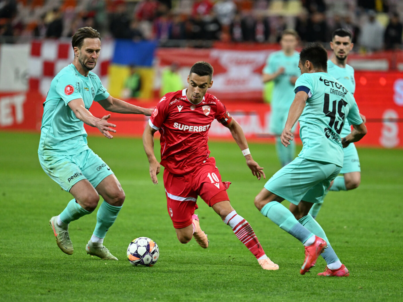 Dinamo o recunoaște pe FCSB ca fiind continuatoarea Stelei. Ce a apărut în programul de meci al „câinilor” de la partida cu CFR Cluj