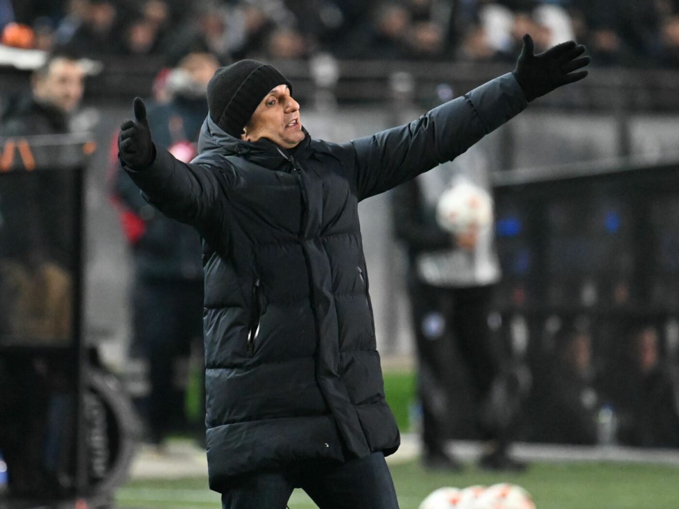 Discursul de Oscar cu care Răzvan Lucescu a câştigat derby-ul de infarct AEK – PAOK. Ce le-a spus în vestiar fotbaliştilor săi, la pauza meciului, când erau conduşi cu 2-0