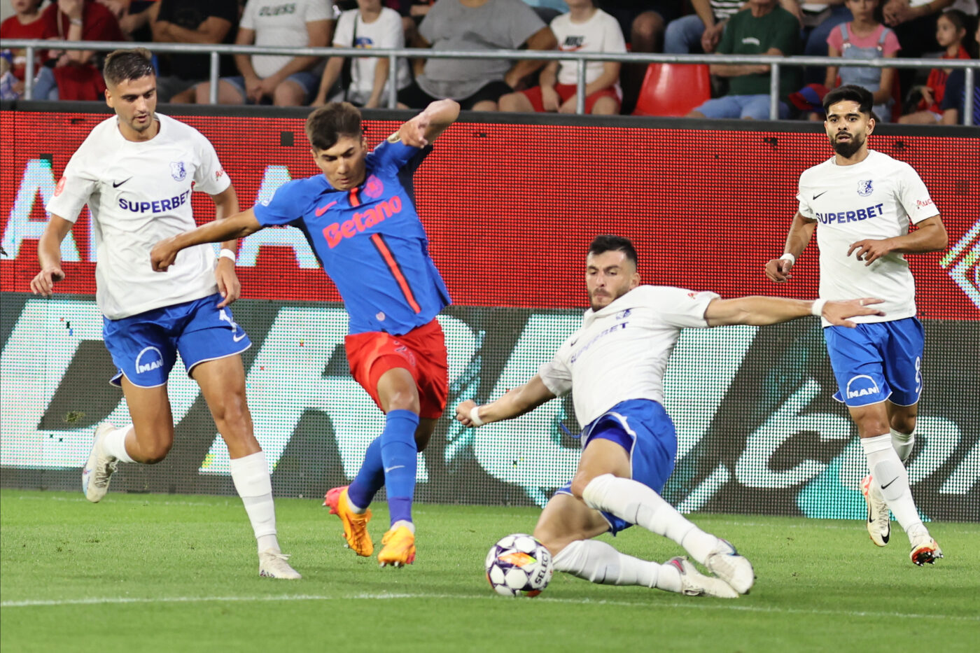 Drama fotbalistului jonglat între Gigi Becali și Gică Hagi