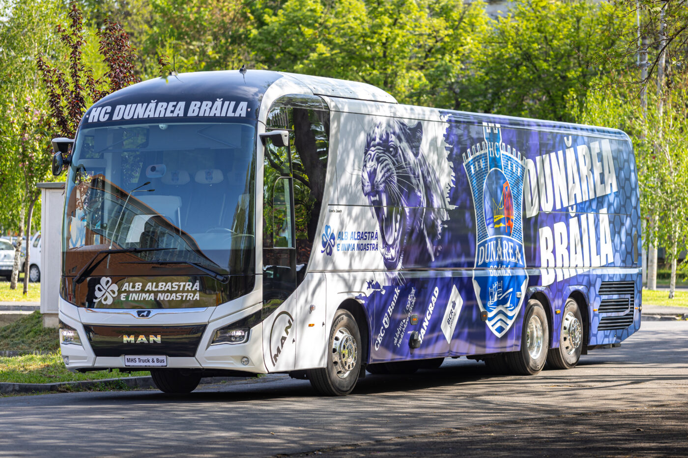 Echipa-de-handbal-feminin-Dunarea-Braila-si-a-„tras-autocar-de-450.000-de-euro-care-face-invidiosi-granzii-din-Superliga-Investitia-e-din-surse-private-1400x933.jpg