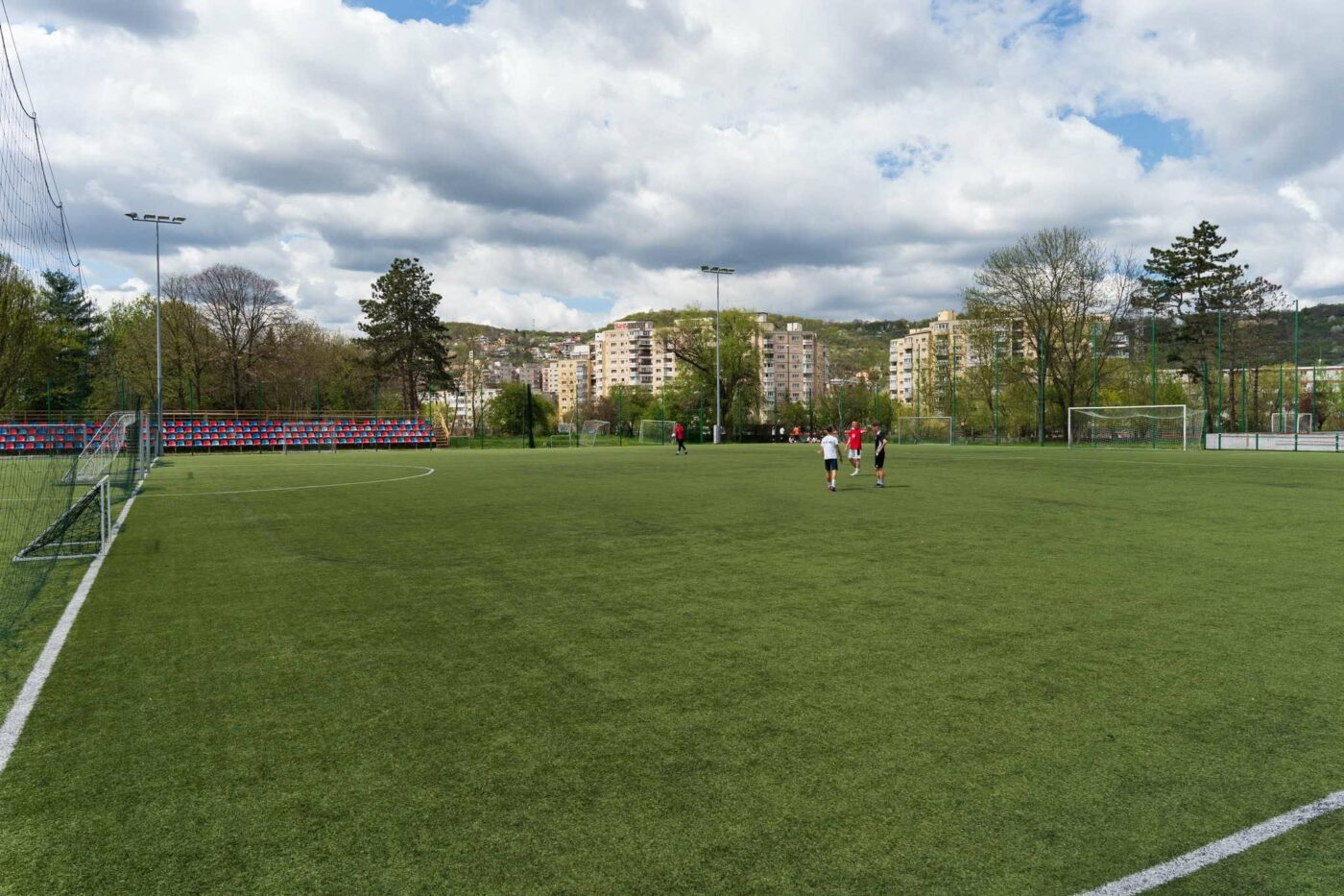 Echipa lui Emil Boc se va antrena pe terenul făcut din banii Universității „Babeş-Bolyai”. Noua bază de pregătire a instituției de învățământ va fi închiriată de U Cluj