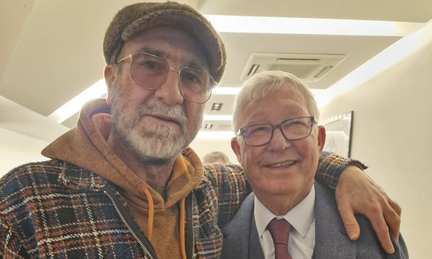 Eric Cantona a intrat în rândul acționarilor la FC United din Manchester. Clubul a fost fondat de fanii echipei lui Sir Alex Ferguson, furioşi pe miliardarii americani din familia Glazer, şi e condus exclusiv de suporteri