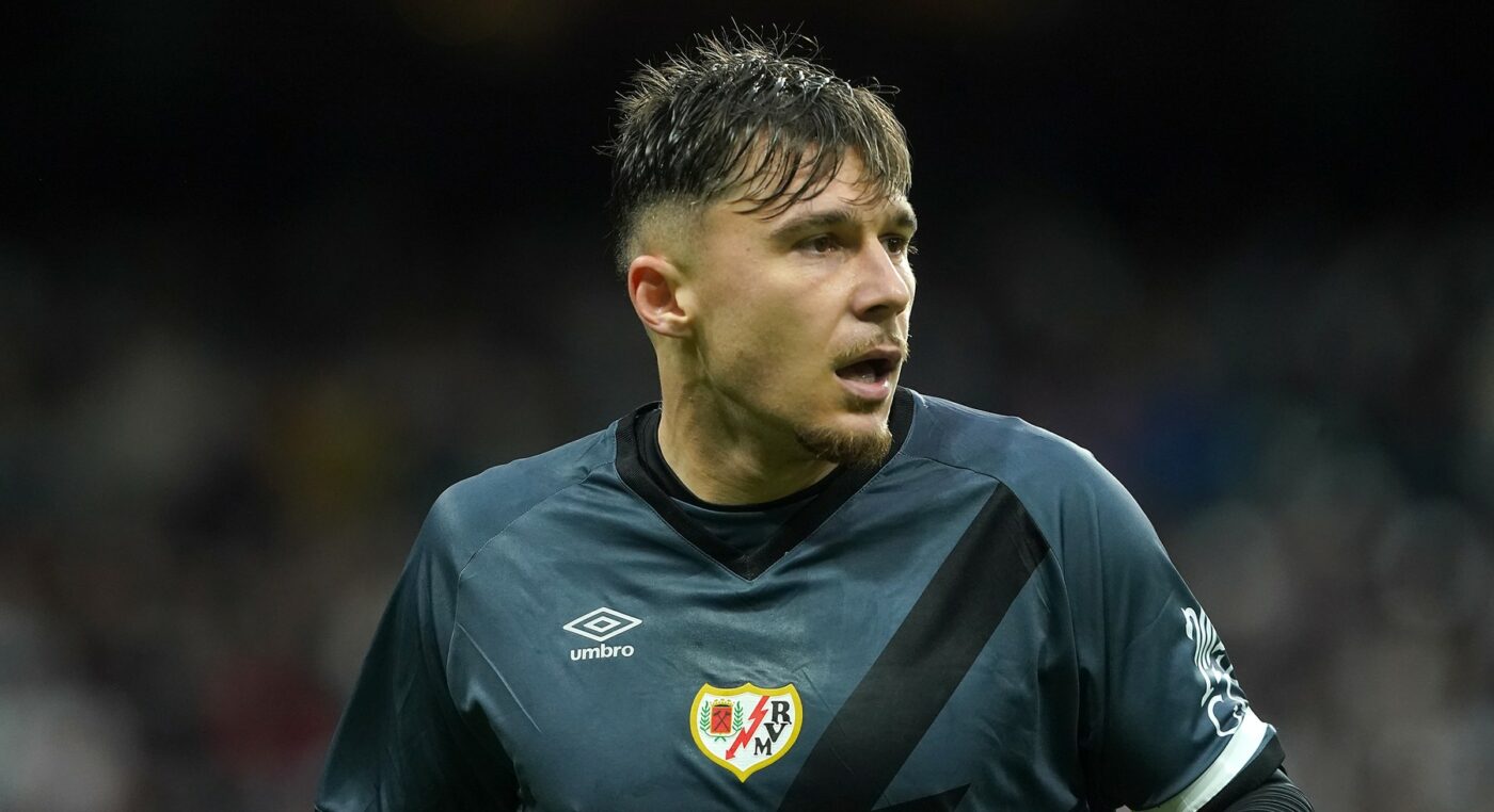 Un ungur de 45.000.000 de euro ar putea fi coleg cu Andrei Rațiu la Liverpool. Arne Slot a cerut transferuri în zonele laterale ale defensivei şi un nume din Bundesliga e rival cu românul pentru a-i lua locul lui Trent Alexander-Arnold