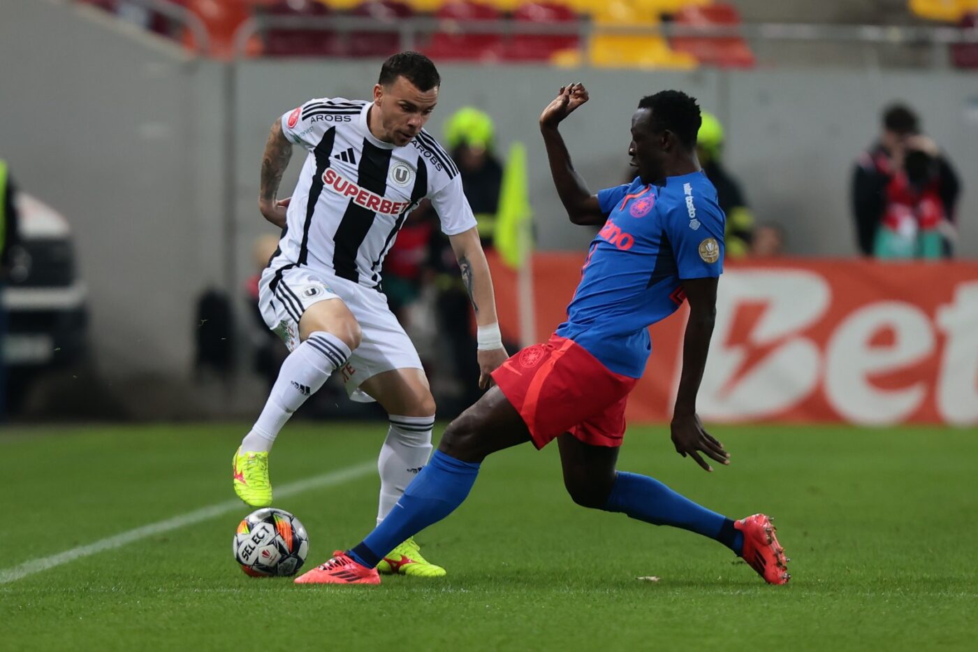 FCSB – Universitatea Cluj 0-0 Live Video Online, în etapa 3 din play-off-ul Superligii. Musi are prima ocazie din repriza secundă
