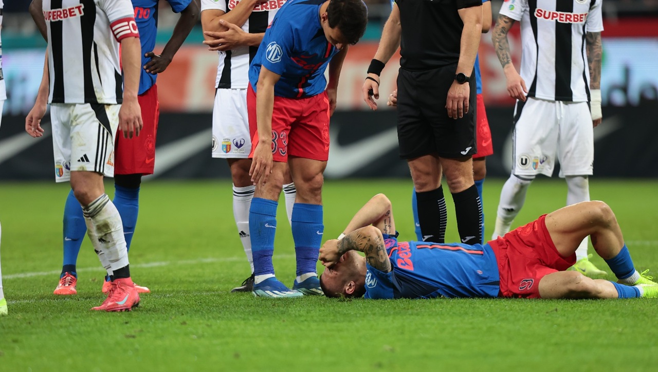 Fază controversată în FCSB – U Cluj. Szabolcs Kovacs a dat penalty pentru că Bîrligea a fost lovit de Simion cu mâna peste față