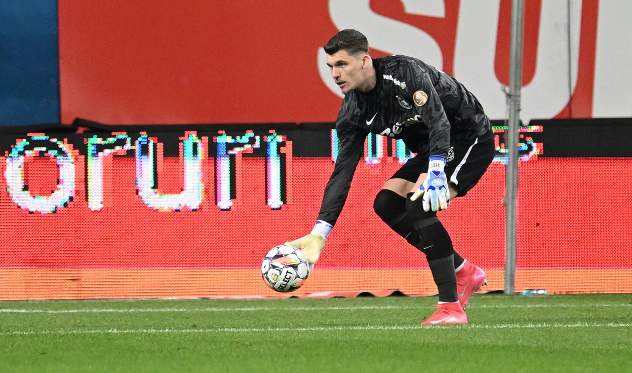 Gafă colosală a lui Ștefan Târnovanu, salvată de Radu Petrescu! Arbitrul nu a dat un penalty clar pentru Rapid, deși portarul FCSB l-a lovit dur pe Christensen