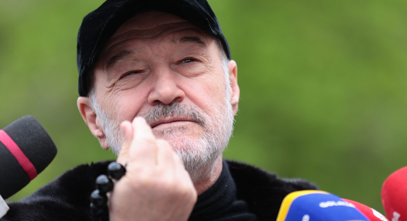 Gigi Becali a început să cânte în direct, la TV, și i-a transmis un mesaj lui Marius Șumudică: „E numărul 2”