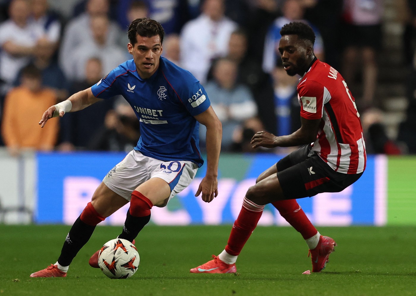 Istvan Kovacs n-a dat penalty la un atac al lui Ianis Hagi asupra lui Inaki Williams. Spaniolii au explodat după decizia arbitrului