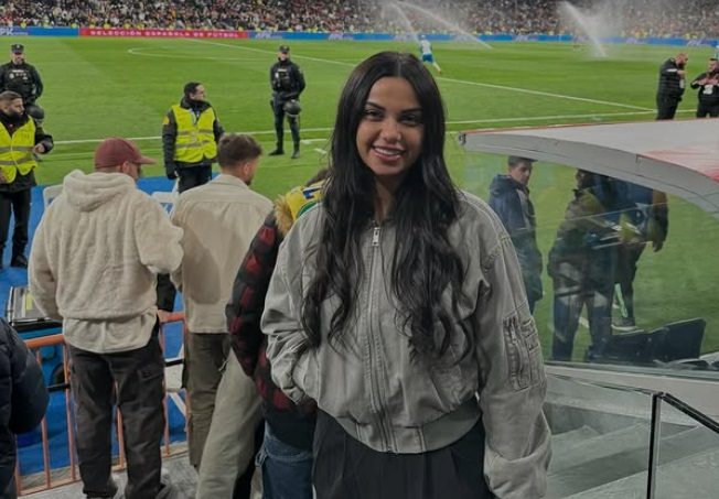 Iubita milionarului din fotbal se teme să mai doarmă singură în casa spartă de hoți, după jaful în care au dispărut bijuterii de 75.000 de euro