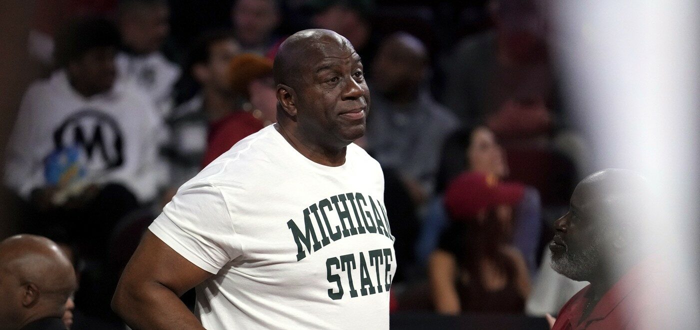 Magic Johnson are o maşină de 500.000 de dolari cu care atrage toate privirile: Rolls-Royce Phantom Drophead Coupe