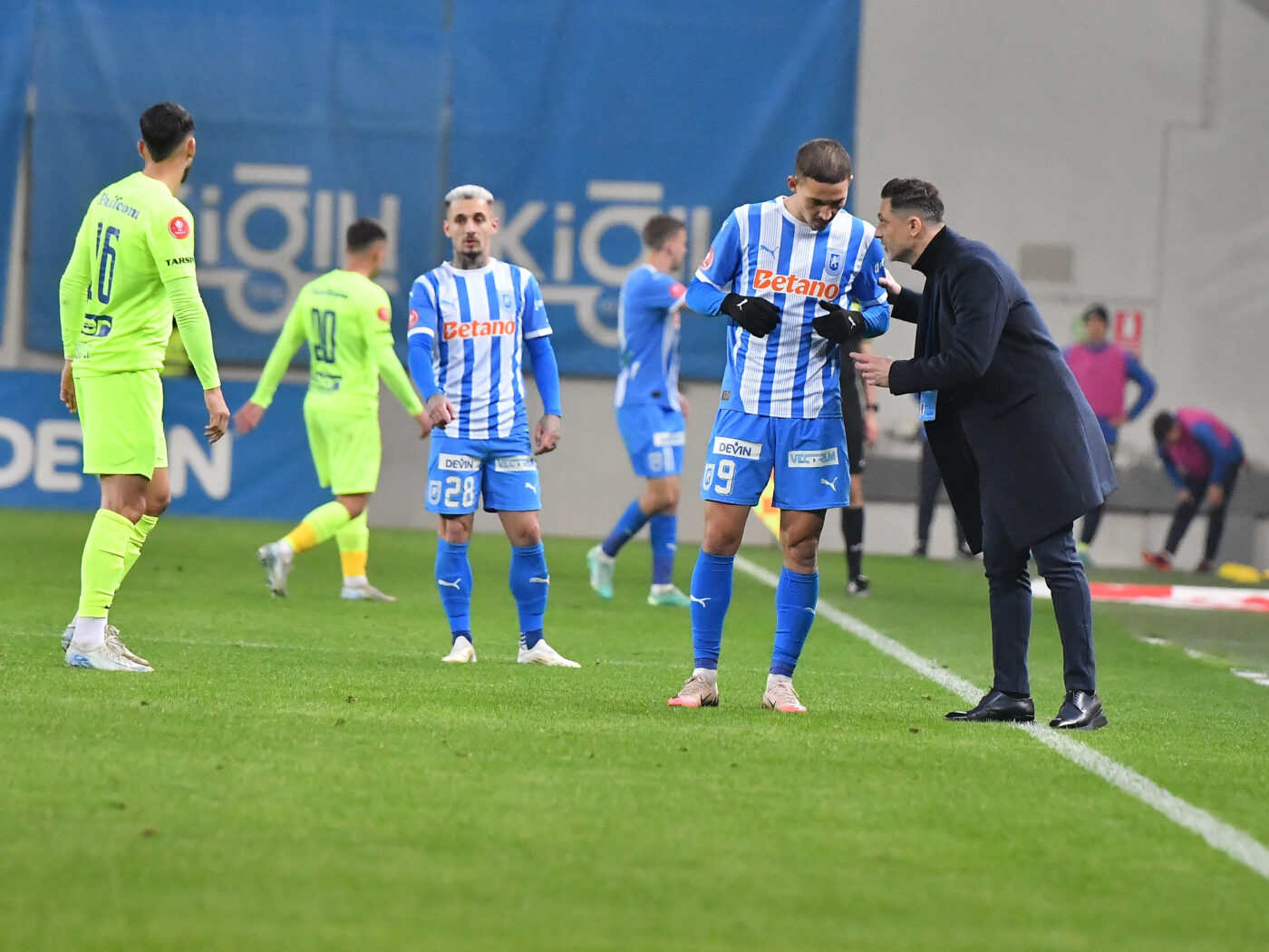 Marele absent al Universităţii Craiova la derby-ul cu FCSB este cucerit de Mirel Rădoi: „Îmi place la nebunie de el”. Fotbalistul vrea să profite de ocazia unică pe care o are în Bănie