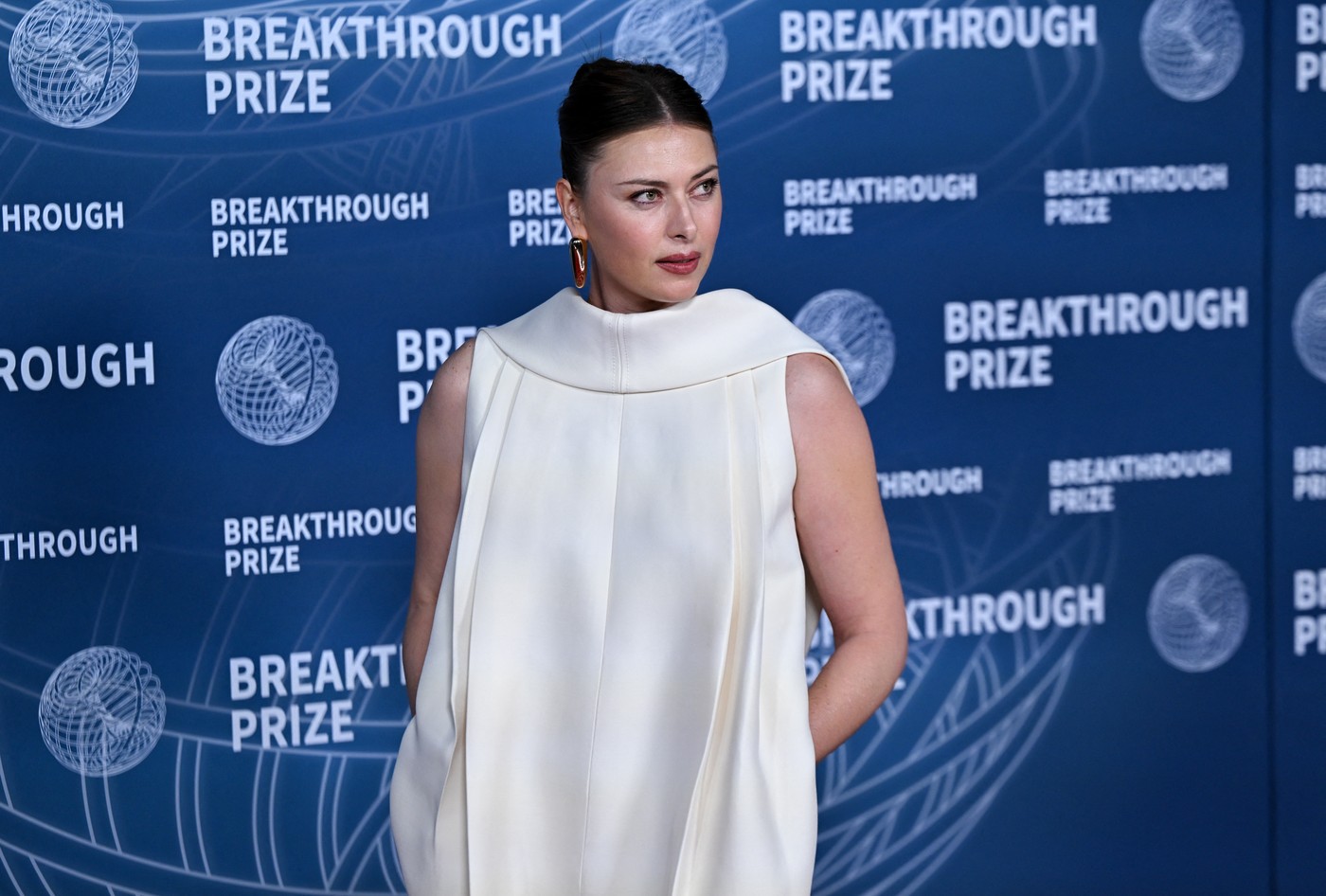 Maria-Sharapova-aparitie-incendiara-„Bal