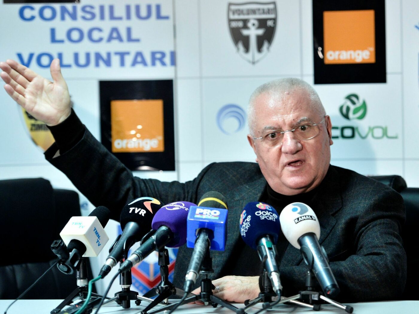 Mitică Dragomir i-a recomandat un transfer lui Dan Șucu, în direct, ca între milionari: „N-are așa ceva. Acolo e cheia”